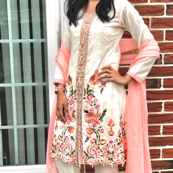 Meet your Posher, Zahra - Picture 1 of 1